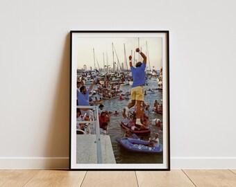Lámina de un hombre saltando al agua, arte playero de natación, lámina vintage, láminas fotográficas, lámina de arte fotográfico de calidad museística, lámina de gran formato para pared.