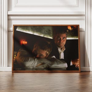 Könnte beinhalten: Ein Set aus drei Keramikbechern mit gesprenkelter, matter Oberfläche. Jeder Becher hat eine andere Farbe: hellblau, creme und grau. Die Becher haben ein schlichtes, modernes Design mit runder Form und bequemem Griff.