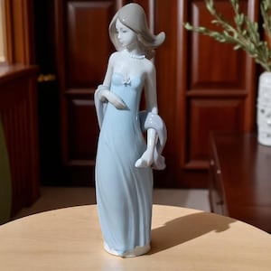 Lladro porcelain figurine #01005487.    Free Shipping.