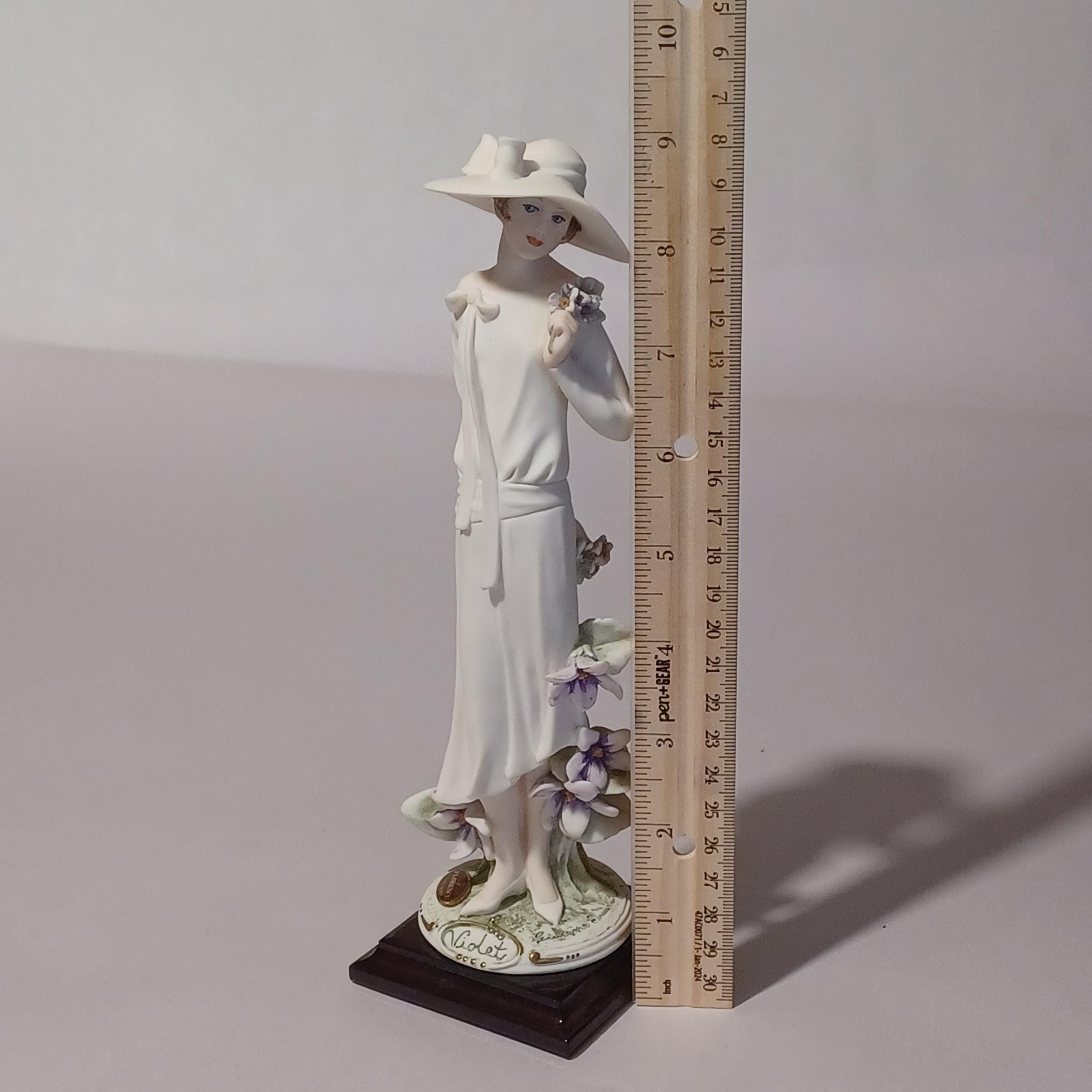 Giuseppe Armani “violet” Figurine 1737F – Florence Italy Elegant