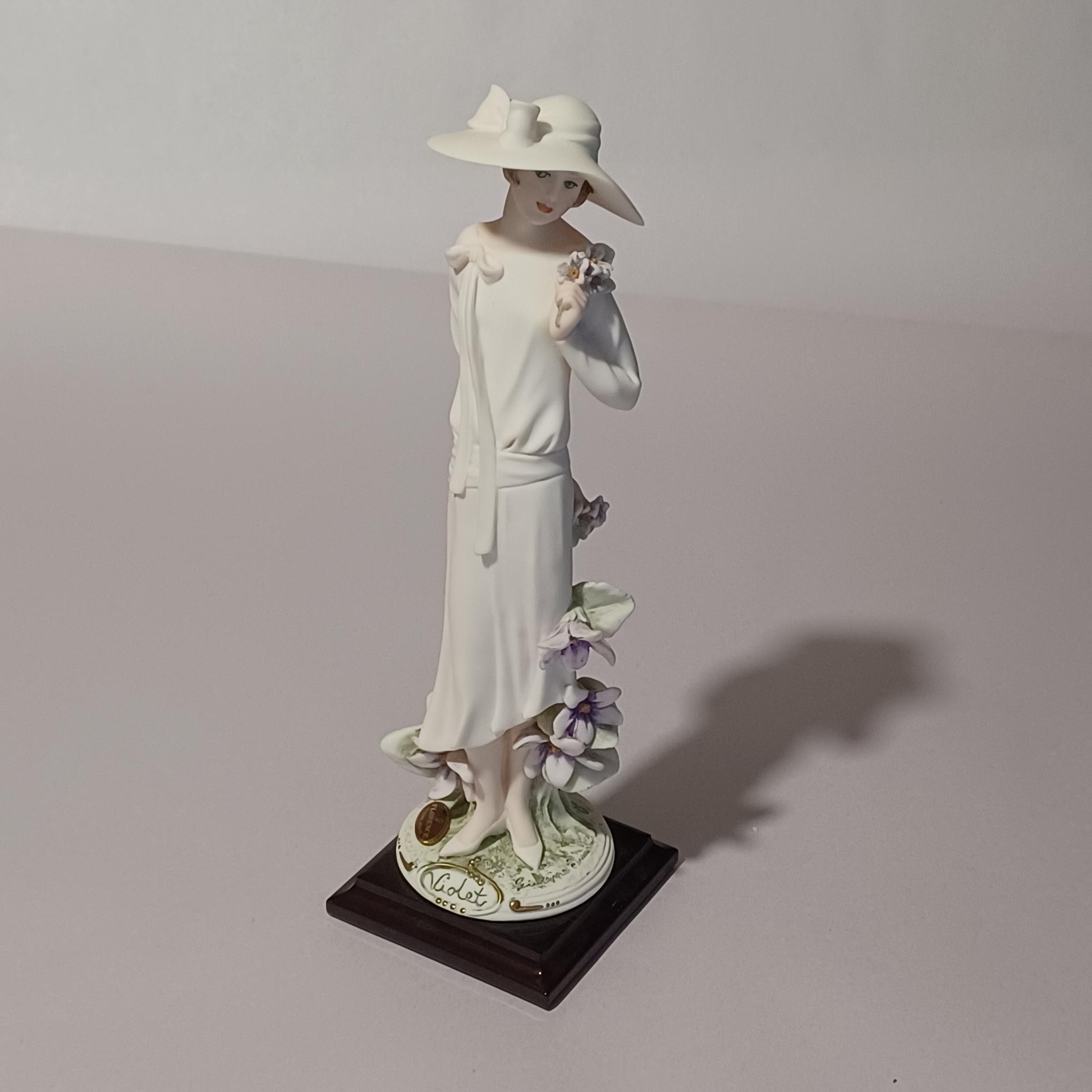 Giuseppe Armani “violet” Figurine 1737F – Florence Italy Elegant