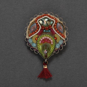 Épingle ronde multicolore en cristal Swarovski, grande épingle ronde unique avec pompon, broche pour sacs à dos et vêtements pour femme, bijoux en mélange de métaux