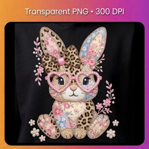 Può includere: Felpa nera con un design a coniglietto stravagante. Il coniglietto ha un motivo patchwork con accenti floreali e leopardati, occhiali a forma di cuore e un fiocco. L'immagine include il testo "Transparent PNG • 300 DPI".
