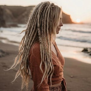 Blonda SE-dreads: Kanekalon syntetiska hårförlängningar, skandinaviska bohemiska dreads