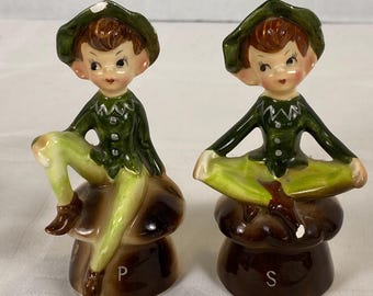 Vintage Enesco Elf Pixies On Mushrooms Salt & Pepper Shakers Japan