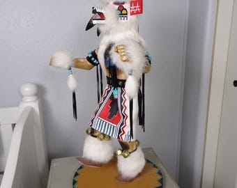 Witte beer-medicijnman, Indiaans Kachina gesigneerd SV Young Wood Carving