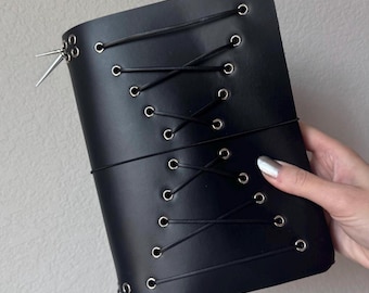 A5 Trifold Journal aus schwarzem Leder mit Schnürakzent handgefertigt