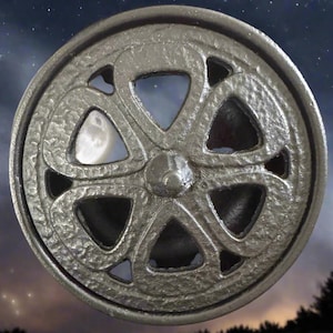 Mystic Cast Iron Ritual Cauldron with Pentacle Lid | 3.27 in Ø