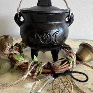 Triple Moon Pentacle Black Cast Iron Cauldron | Altar Rituals | 1.2 lb