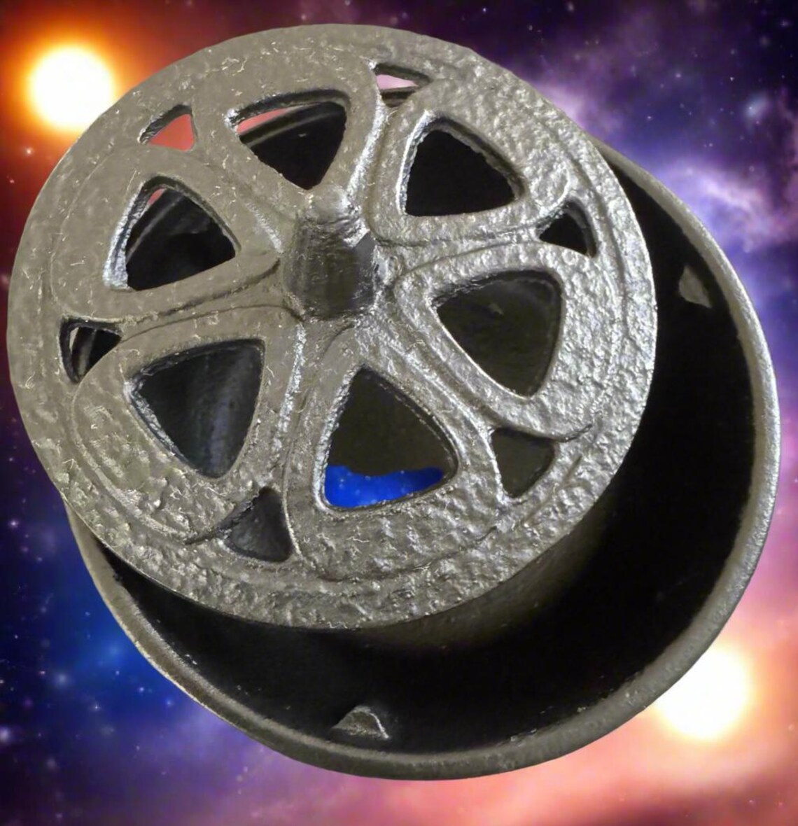 Mystic Cast Iron Ritual Cauldron With Sacred Pentacle Lid - Etsy