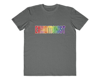 EXHIBITIONIST Regenbogen Text T-Shirt | Pride Grafik-T-Shirt