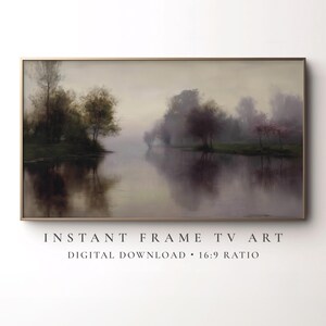 Könnte beinhalten: Gerahmtes Landschaftsgemälde, das eine ruhige Flussszene mit Bäumen und einer nebligen Atmosphäre zeigt. Das Kunstwerk verwendet eine gedämpfte Farbpalette aus Grün-, Braun- und Lilatönen, mit dem Text "INSTANT FRAME TV ART DIGITAL DOWNLOAD 16:9 RATIO".