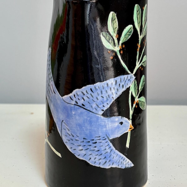 Handgemachter KRUG, Schwarz mit aufsteigendem Blauen Vogel, Fassungsvermögen 3cup