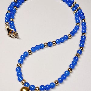 Zarte Blau und Gold Edelstein Halskette
