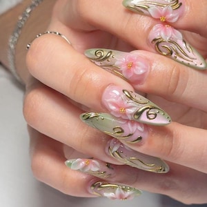 Puede incluir: Un juego de tres tazas de cerámica con un acabado mate moteado. Las tazas son en tonos crema, gris claro y gris oscuro. Cada taza tiene un diseño simple y minimalista y un asa redondeada. Adecuado para café, té u otras bebidas.