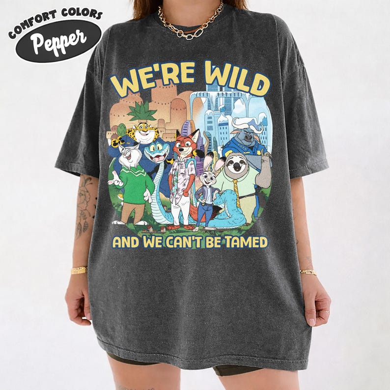 Wir sind wild und können nicht gezähmt werden Disney Zootopia 2 Shirt, Judy Hopps Nick Gary Nibbles Bogo Shirt, BTW Disneyland Animal Kingdom T-Shirt Bild 1