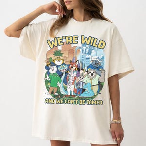 K&ouml;nnte beinhalten: Ein Set aus drei Keramikbechern mit gesprenkelter, matter Oberfl&auml;che. Die Becher sind in Creme-, Hellgrau- und Dunkelgraut&ouml;nen gehalten. Jeder Becher hat ein schlichtes, minimalistisches Design und einen abgerundeten Henkel.