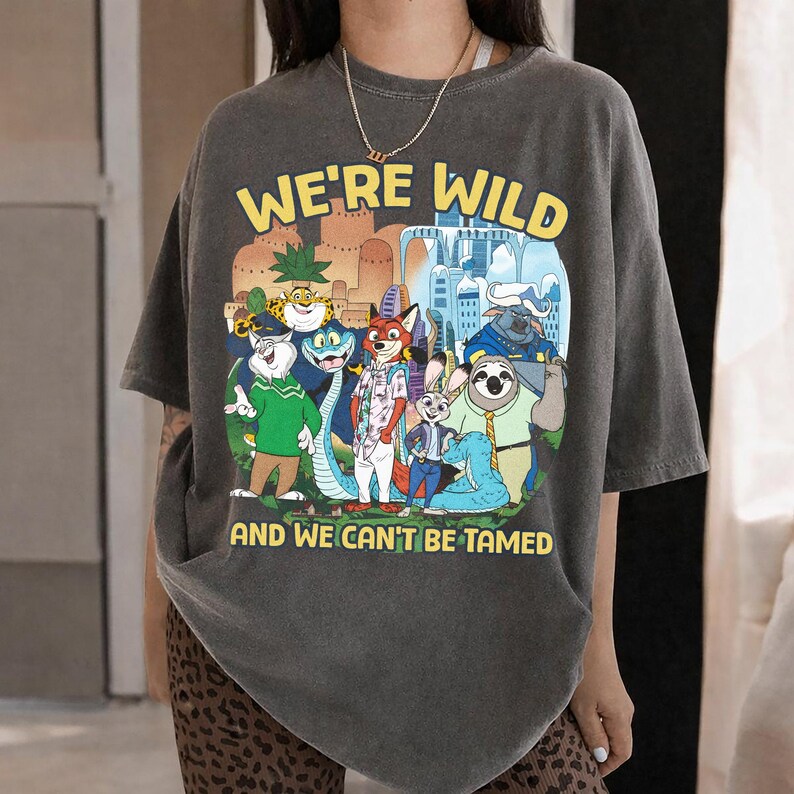 Wir sind wild und können nicht gezähmt werden Disney Zootopia 2 Shirt, Judy Hopps Nick Gary Nibbles Bogo Shirt, BTW Disneyland Animal Kingdom T-Shirt Bild 3