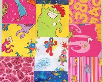 rosa & gelber I-Spy Quilt Stoff 13 cm Charm quadratisch