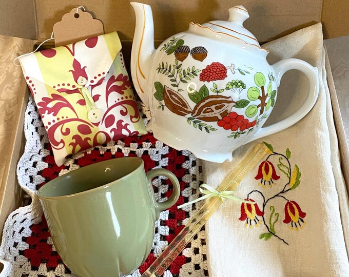 Vintage Tea Gift Box, Green Mug, Forest-themed Teapot Circa '70s, Linen ...