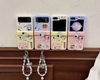 Snoopy Foldable Phone Case with Pearl Chain | Samsung Galaxy Z Flip 5/4/3 Protection