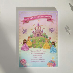 Op de afbeelding: Een rechthoekige uitnodigingskaart met een prinsessenthema. De kaart toont een kasteel, prinsessen en draken. De tekst op de kaart luidt "YOU'RE INVITED TO A ROYAL CELEBRATION!" en bevat velden voor de naam van het kind, de leeftijd, de datum, de tijd, de locatie en RSVP-informatie.