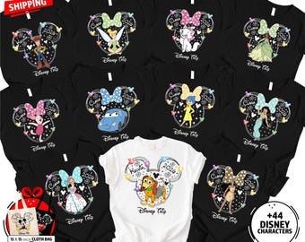 Personalisiertes Disney Charakter Shirt - Individueller Name Mickey Minnie Ohren T-Shirt - Wählen Sie aus 99+ Designs - Passende Familie - Weiche Bella Canvas T-Shirts