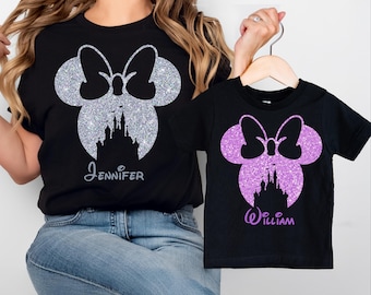 Personalisiertes Disney Ohr-Shirt, Glitzer Mickey oder Minnie Ohren, benutzerdefinierte Name Familienausflug T-Shirt, Glitzer Schloss Design