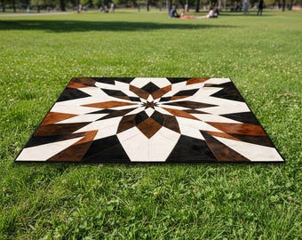 Handgefertigter Patchwork Teppich aus Rindsleder - Geometrischer Musterteppich