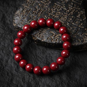 AURA DEER Cinnabar Amulett Mala Pärlarmband