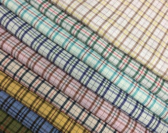 Tessuto seersucker a quadretti tagliato su misura, morbido tessuto a quadri tinto in filo, ideale per cucire abbigliamento estivo per neonati.