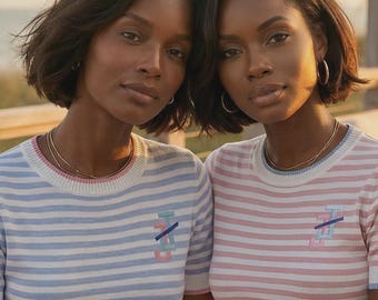 Roze en blauw gestreepte gebreide top | Preppy kustmode | Rustig luxe T-shirt | Geïnspireerd door Jack en Jill