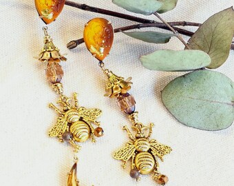 Orecchini Bee & Honey Sprinkle: creazioni ispirate, gioielli poetici tra luce e natura.