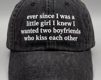 Gorro bordado con temática literaria, desde que era niña supe que quería dos novios que se besaran, regalo para amantes de los libros.