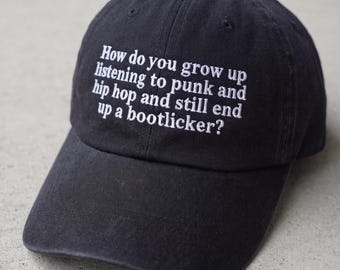 Gorra de papá divertida con bordado político: ¿Cómo es posible crecer escuchando punk y hip hop y terminar siendo un lamebotas?