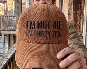 Gorra de pana bordada con diseño divertido para el 40 cumpleaños, "No tengo 40, tengo 30", gorra de papá, regalo de cumpleaños para él o ella, gorra de estilo vintage.