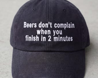 Gorra divertida bordada con diseño de cerveza: "Las cervezas no se quejan cuando terminas en 2 minutos". Gorra con humor para adultos, regalo divertido para él, gorra para beber.