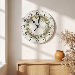 Vintage-Wanduhr mit Wildblumenkranz, Aquarell-Uhr mit gemischten Blumen, Wanddekoration im Landhausstil, Eingangsbereich-Dekoration, Geschenk zum Einzug