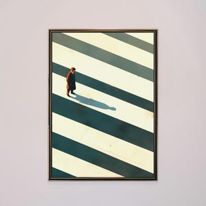 Puede incluir: Impresión artística enmarcada que representa a una persona con un abrigo oscuro caminando sobre una superficie a rayas. La obra de arte tiene un estilo minimalista con una perspectiva alta, mostrando un juego de luces y sombras.