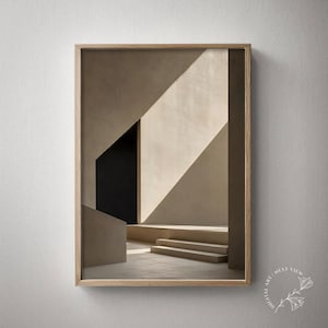 Może przedstawiać: Oprawiony wydruk ścienny przedstawiający geometryczną scenę architektoniczną z beżowymi betonowymi ścianami, trzema stopniami schodów i głębokim czarnym cieniem rzucającym ostrą ukośną linię, umieszczony w jasnej drewnianej ramie.