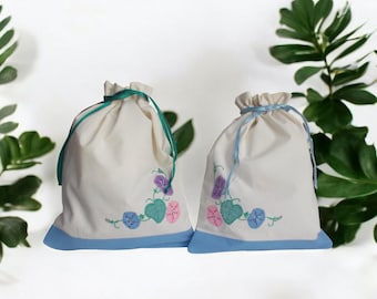 Set of 2 Vintage Linen DRAWSTRING BAGS Appliqued and Embroidered