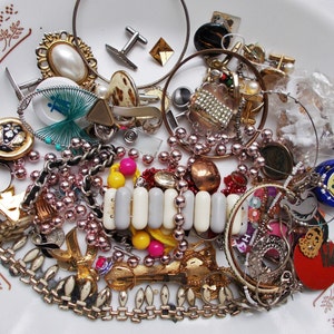 1 lb BROKEN JEWELRY LOT Bracelet Earrings Necklace Metal Acrylic Harvest Upcycle Repair .20
