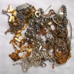 1 lb BROKEN CHAIN LOT Chunky Tassels Beaded Craft Repurpose.44