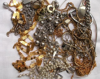 1 lb BROKEN CHAIN LOT Chunky Tassels Beaded Craft Repurpose.44