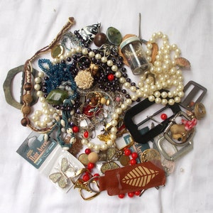 1.3 lb Vintage BROKEN JEWELRY LOT Junk Craft Mixed Media Beads Buckles
