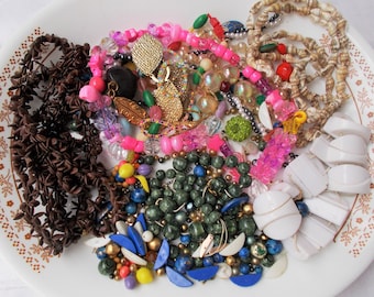 Vintage BEAD & CHARM LOT Broken Necklace Bracelet Craft Seed Seashell Acrylic Harvest Upcycle Repair .18