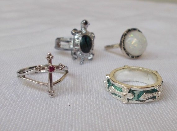 Lot of 4 FASHION RINGS Size 4-6 Cross Band Faux O… - image 4