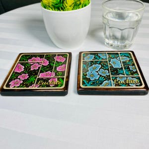 Anpassade och personliga Myosotis botaniska underlägg epoxihartskonst | Graverade förgätmigejblommor