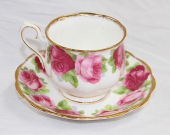 Royal Albert Tea Cup and Saucer Set - Old English Rose Hampton  - Flowers, Gold Trim - England Bone China - Vintage 1950s