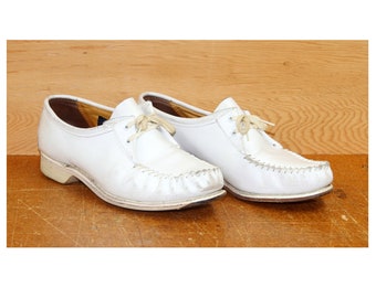 Vintage Womens Bowling Shoes - Mocassin Style - Womens Size 7 - White Faux Leather - Retro Brunswick Bowling Shoes 1970's